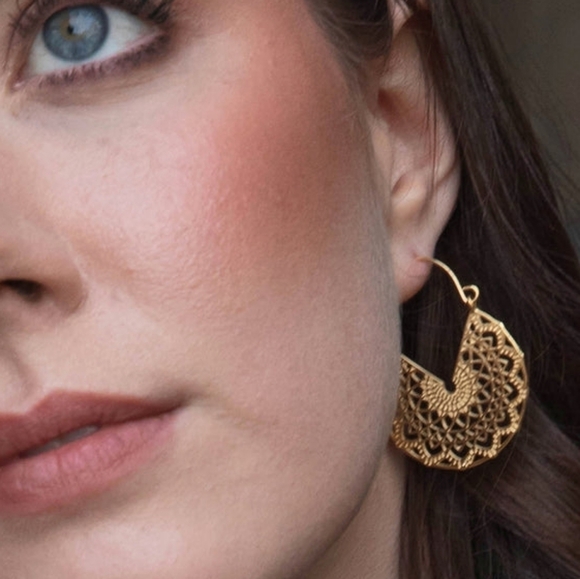 Bronze ROXANNE FILIGREE MANDALA BOHO  WEBBED HUGGIE HOOPS - Picture 6 of 6